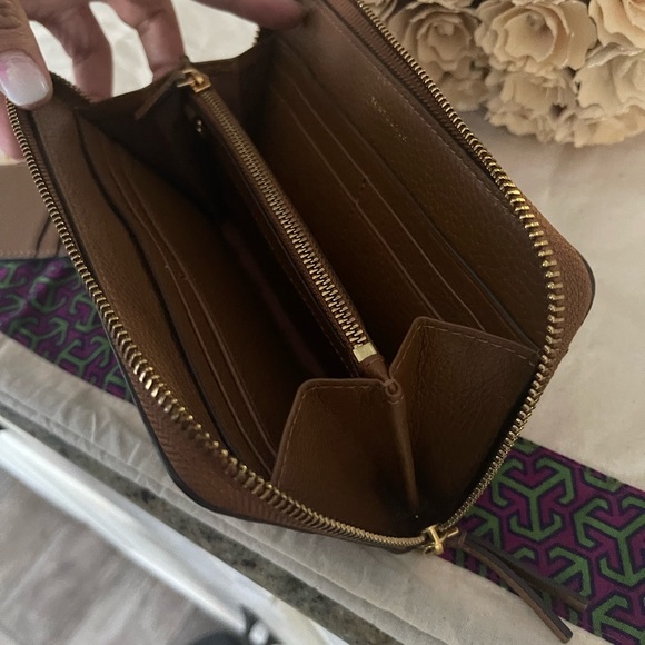 Tory Burch Women's Britten Zip Continental Wallet & cardholder - Picture 6 of 10